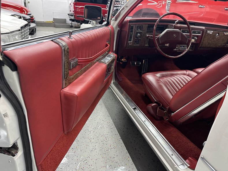 Cadillac-Coupe-deville-1979-White-Red-10
