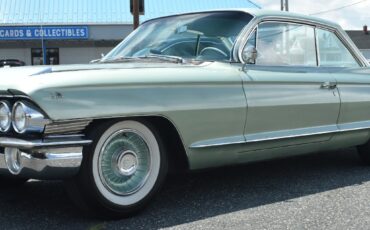 Cadillac-DeVille-1961-Coupe-2