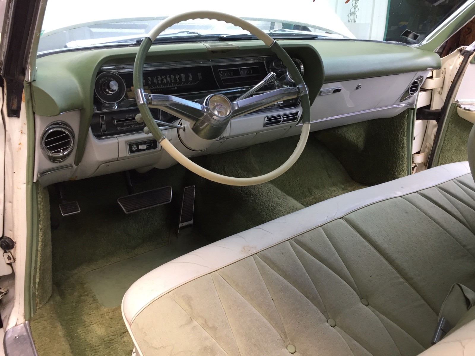 Cadillac-DeVille-1964-Coupe-9