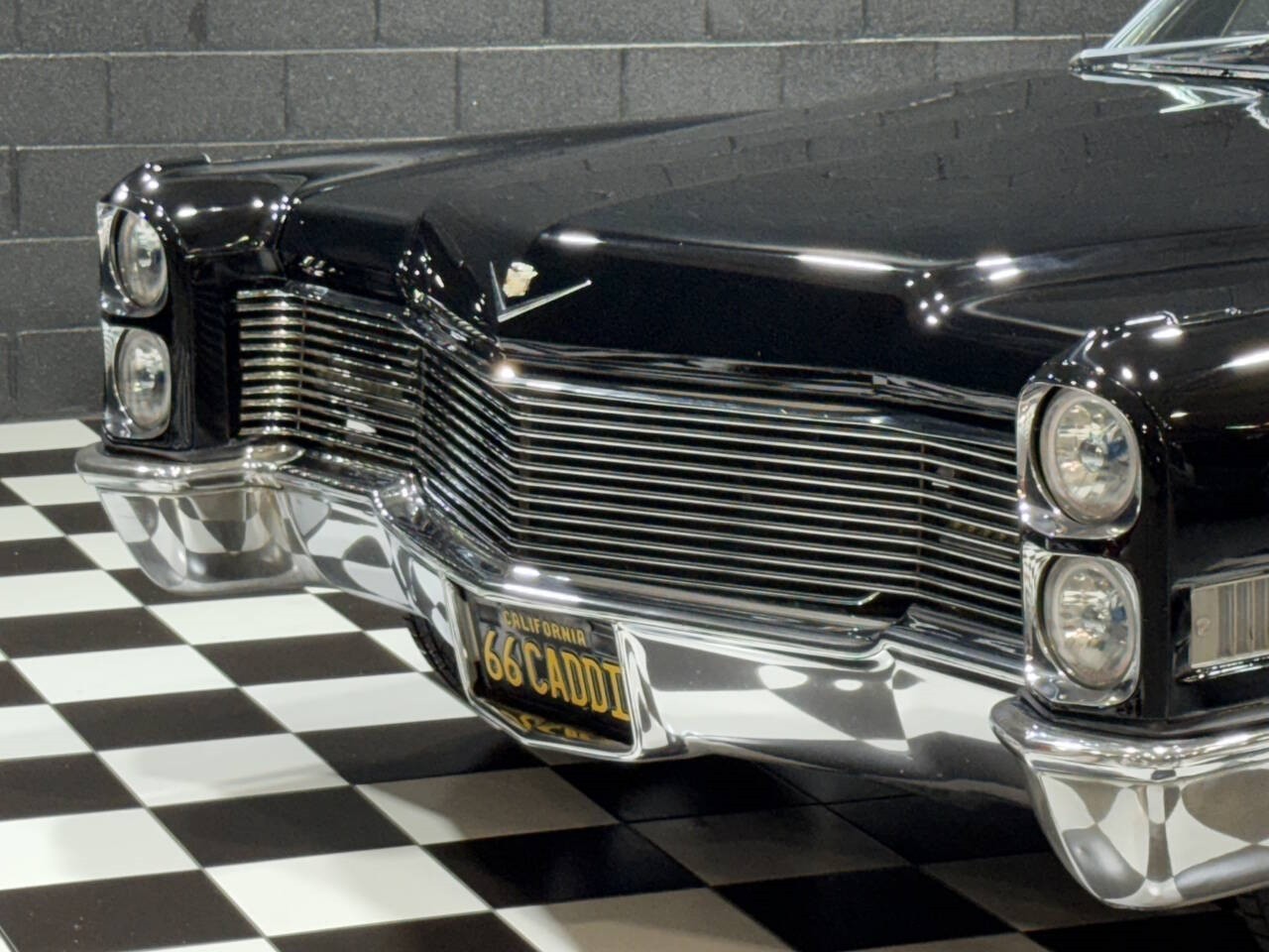 Cadillac-DeVille-1966-Convertible-2