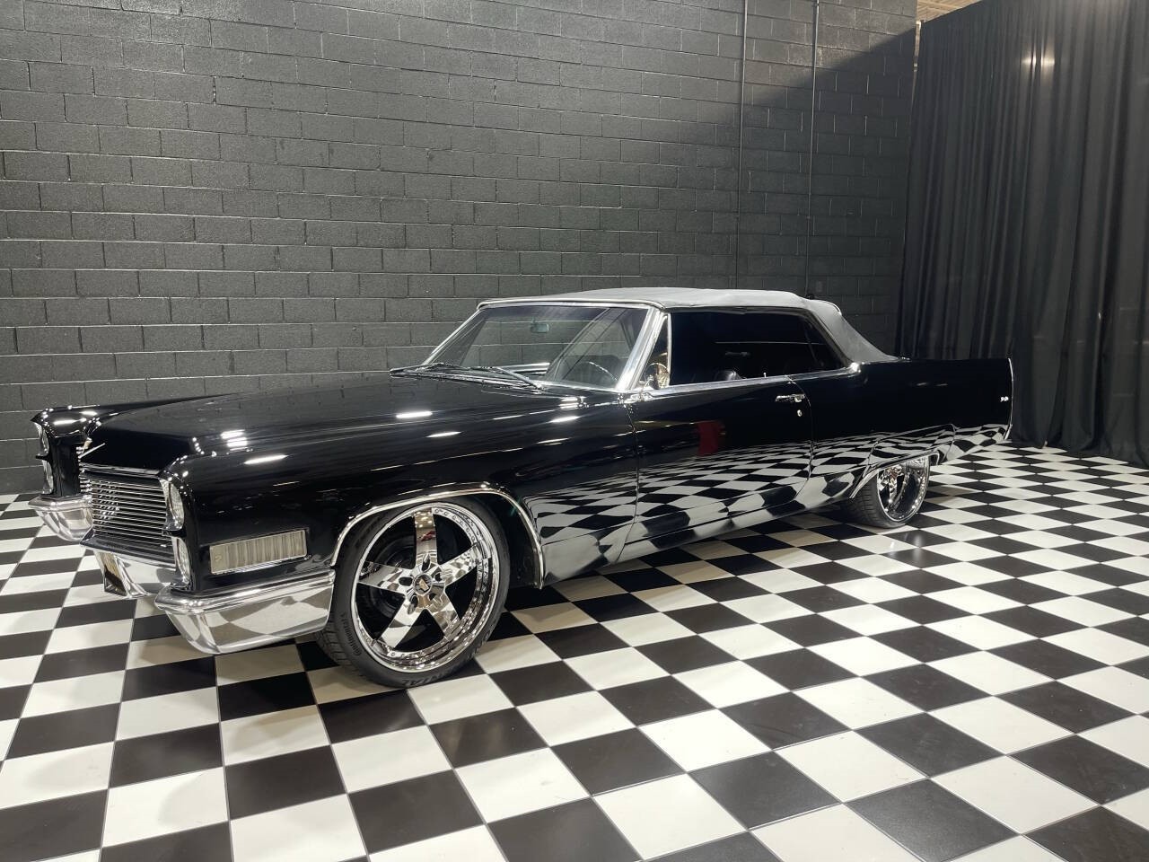 Cadillac-DeVille-1966-Convertible-7