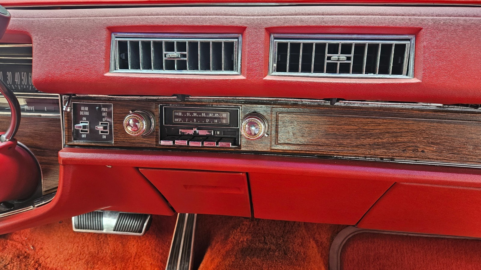 Cadillac-DeVille-1976-Coupe-13