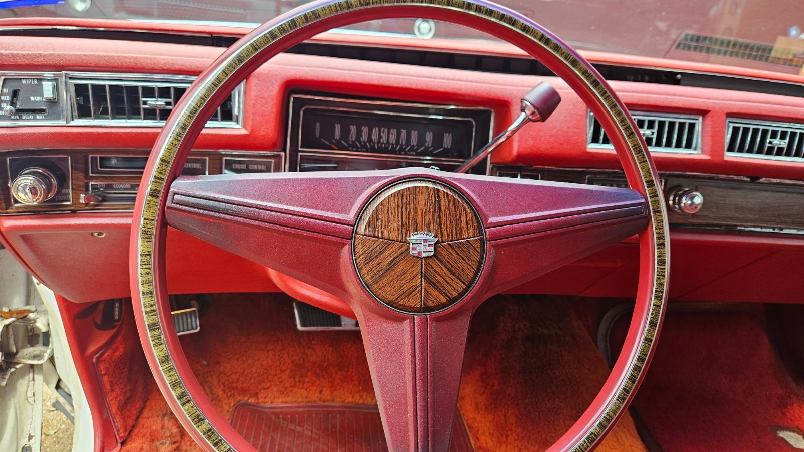Cadillac-DeVille-1976-Coupe-19