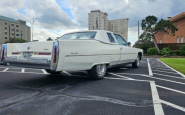Cadillac-DeVille-1976-Coupe-2