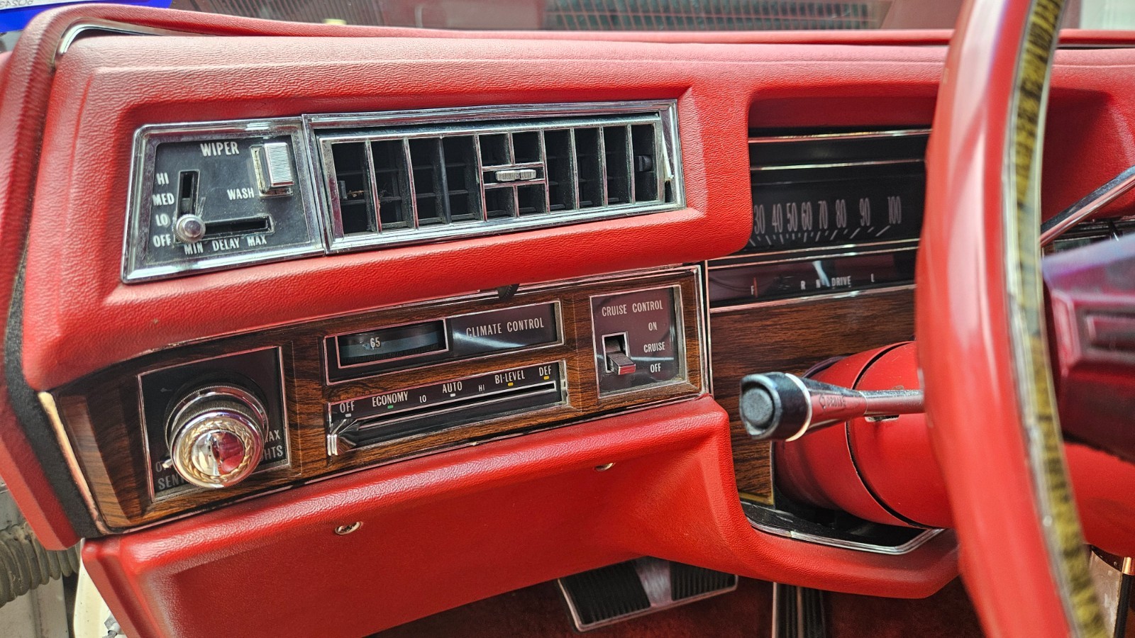 Cadillac-DeVille-1976-Coupe-21