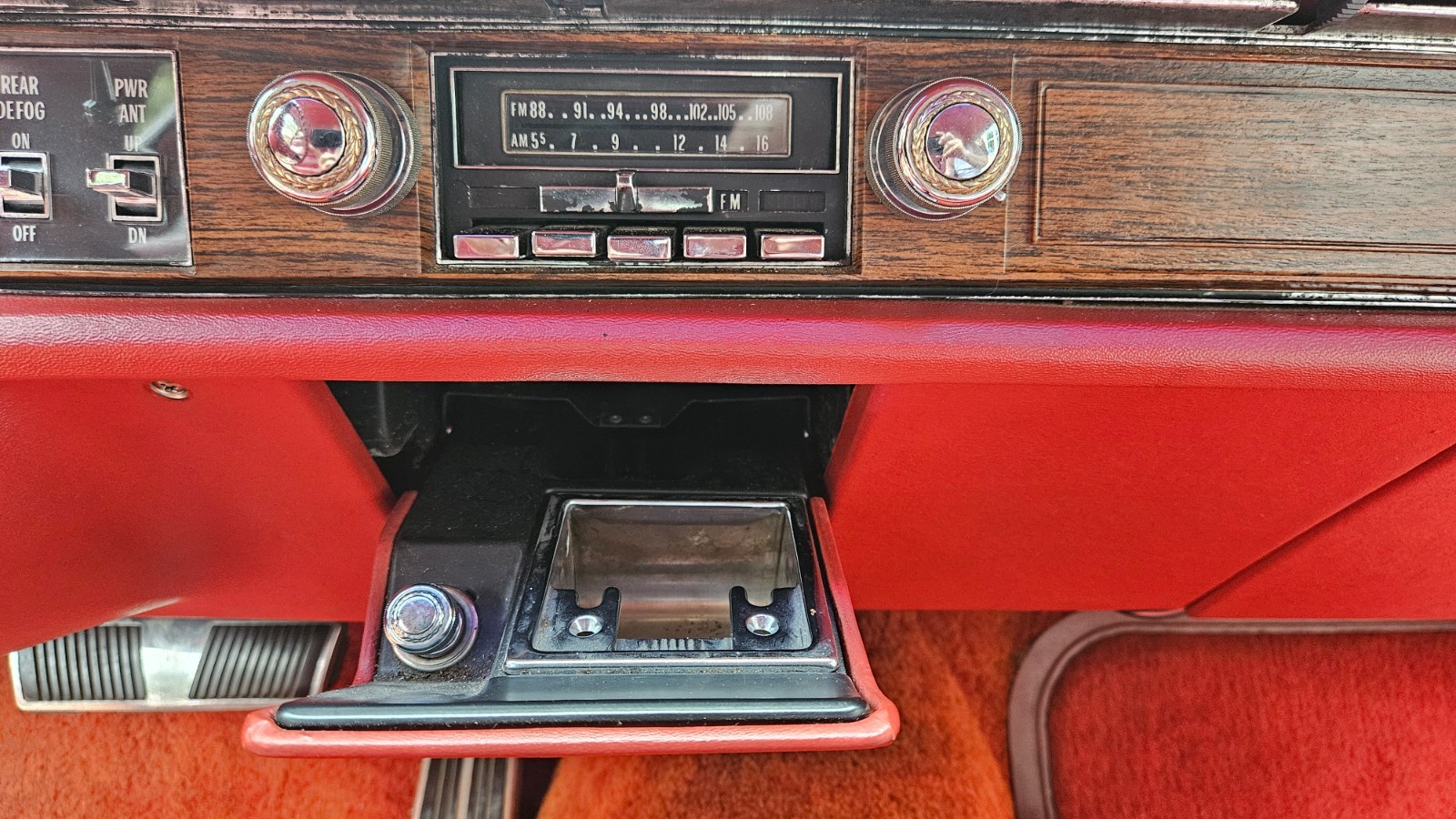 Cadillac-DeVille-1976-Coupe-24
