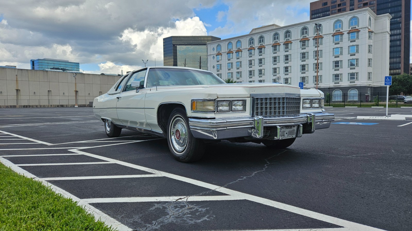 Cadillac-DeVille-1976-Coupe-3