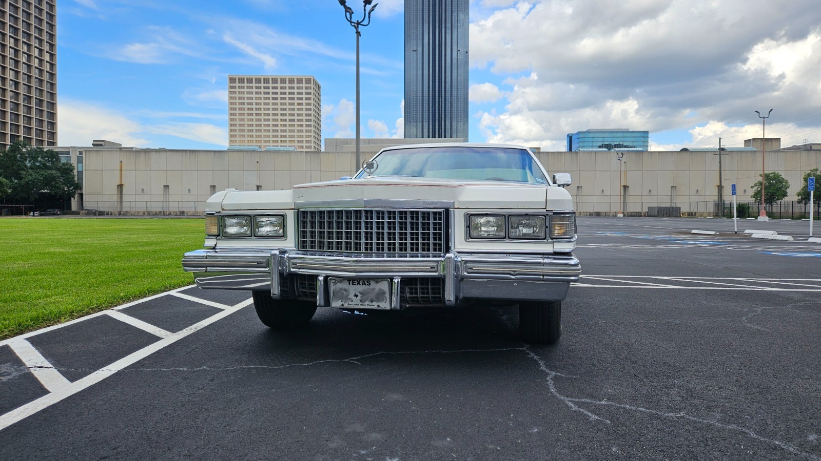 Cadillac-DeVille-1976-Coupe-4