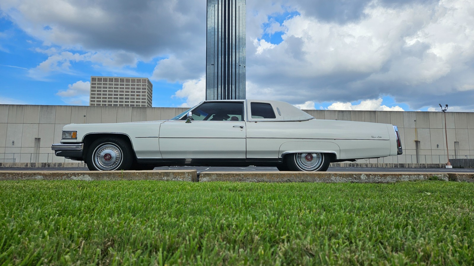 Cadillac-DeVille-1976-Coupe-7