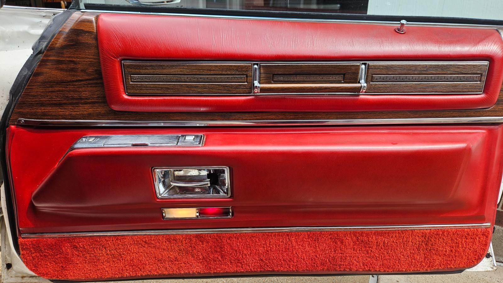 Cadillac-DeVille-1976-Coupe-9