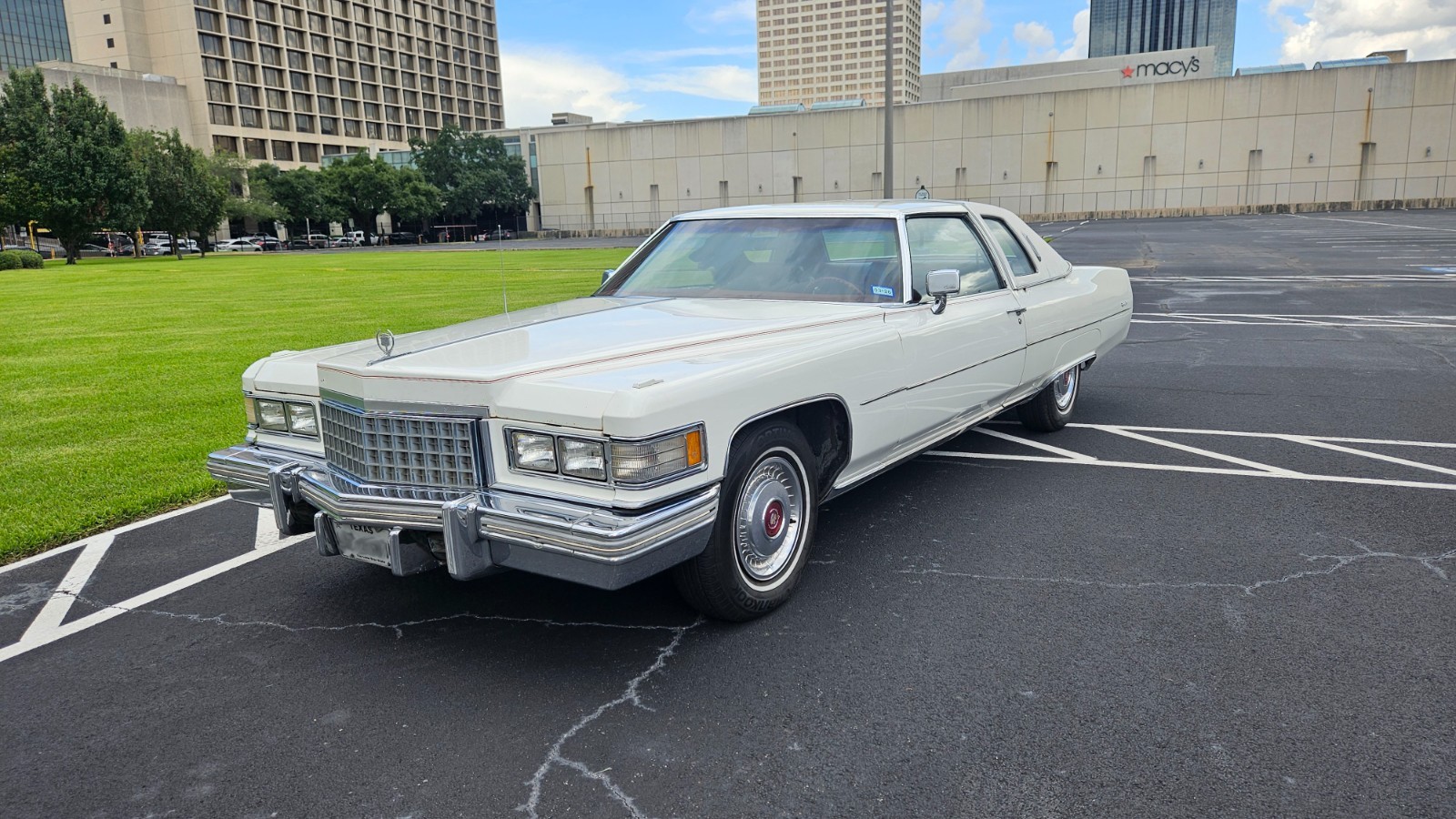 Cadillac-DeVille-1976-Coupe