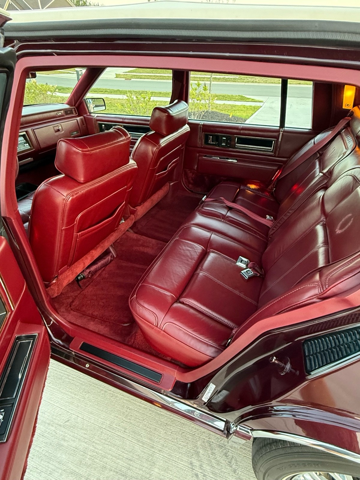 Cadillac-DeVille-1990-Sedan-10