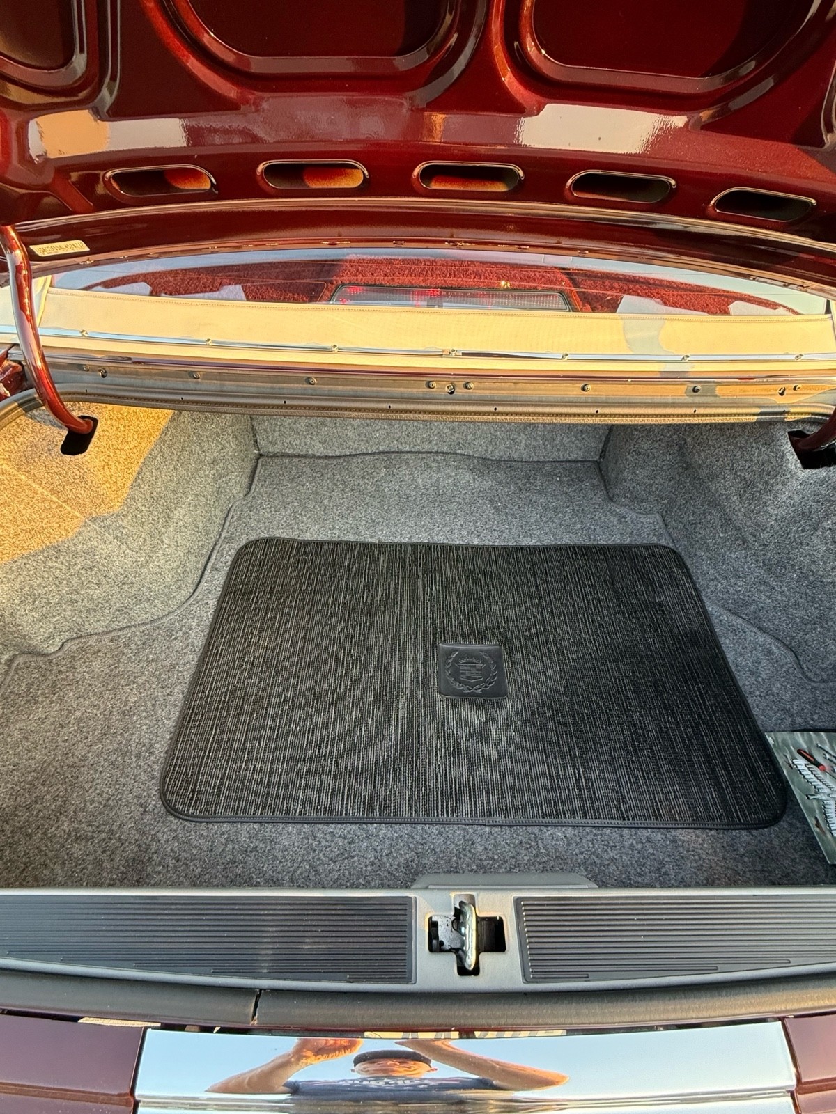Cadillac-DeVille-1990-Sedan-12