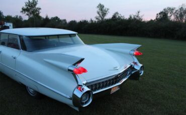 Cadillac-Deville-1959-white-teal-2
