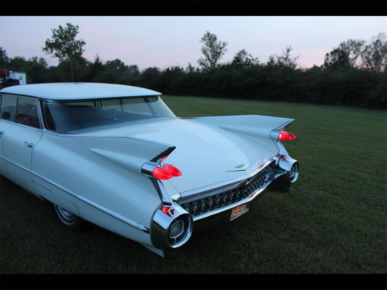 Cadillac-Deville-1959-white-teal-2