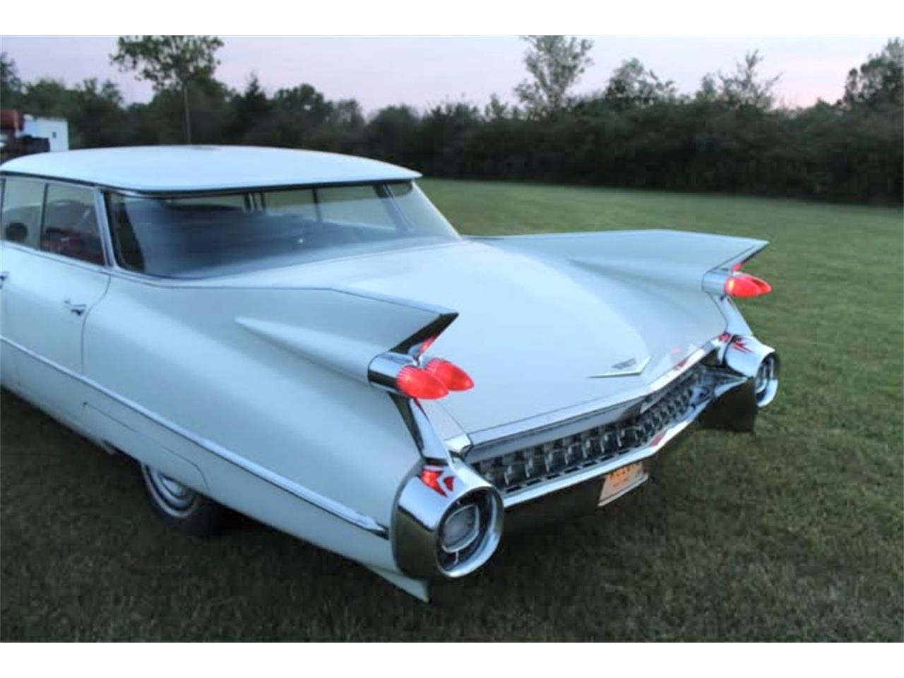 Cadillac-Deville-1959-white-teal-3