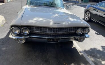 Cadillac-Deville-1961-White-Black-1