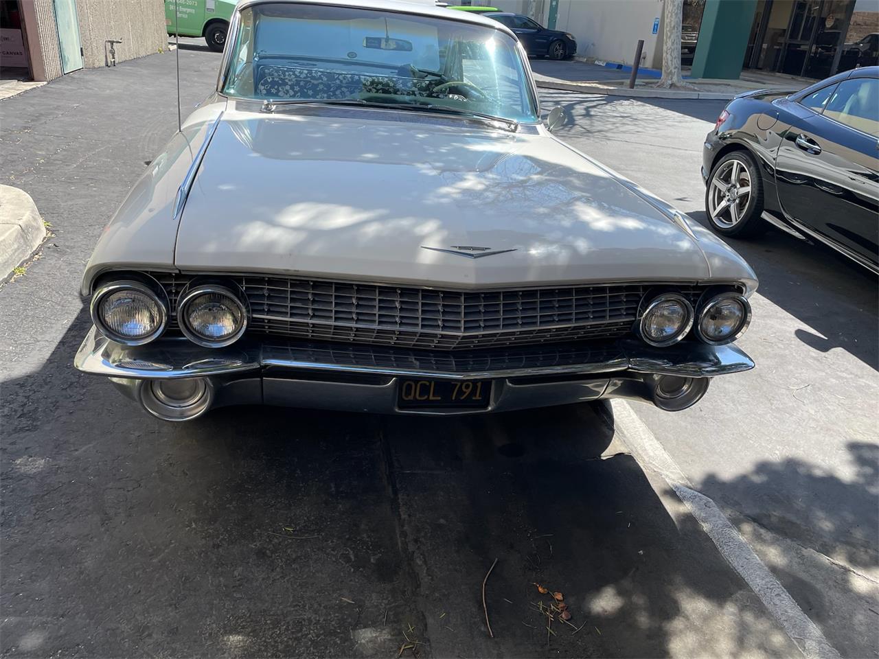 Cadillac-Deville-1961-White-Black-1