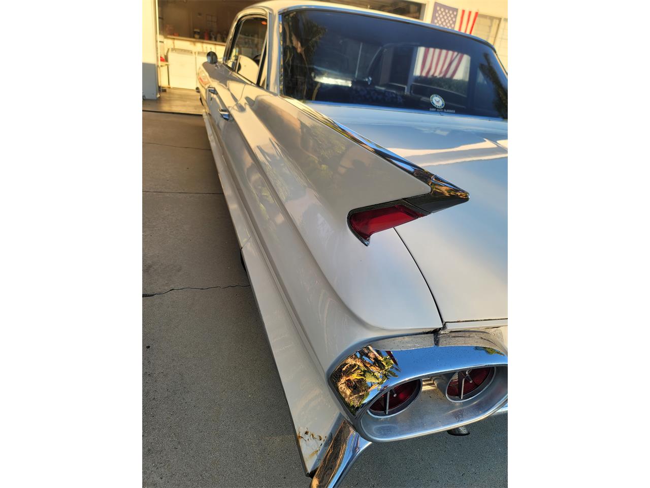 Cadillac-Deville-1961-White-Black-13