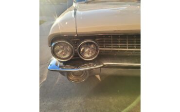 Cadillac-Deville-1961-White-Black-2