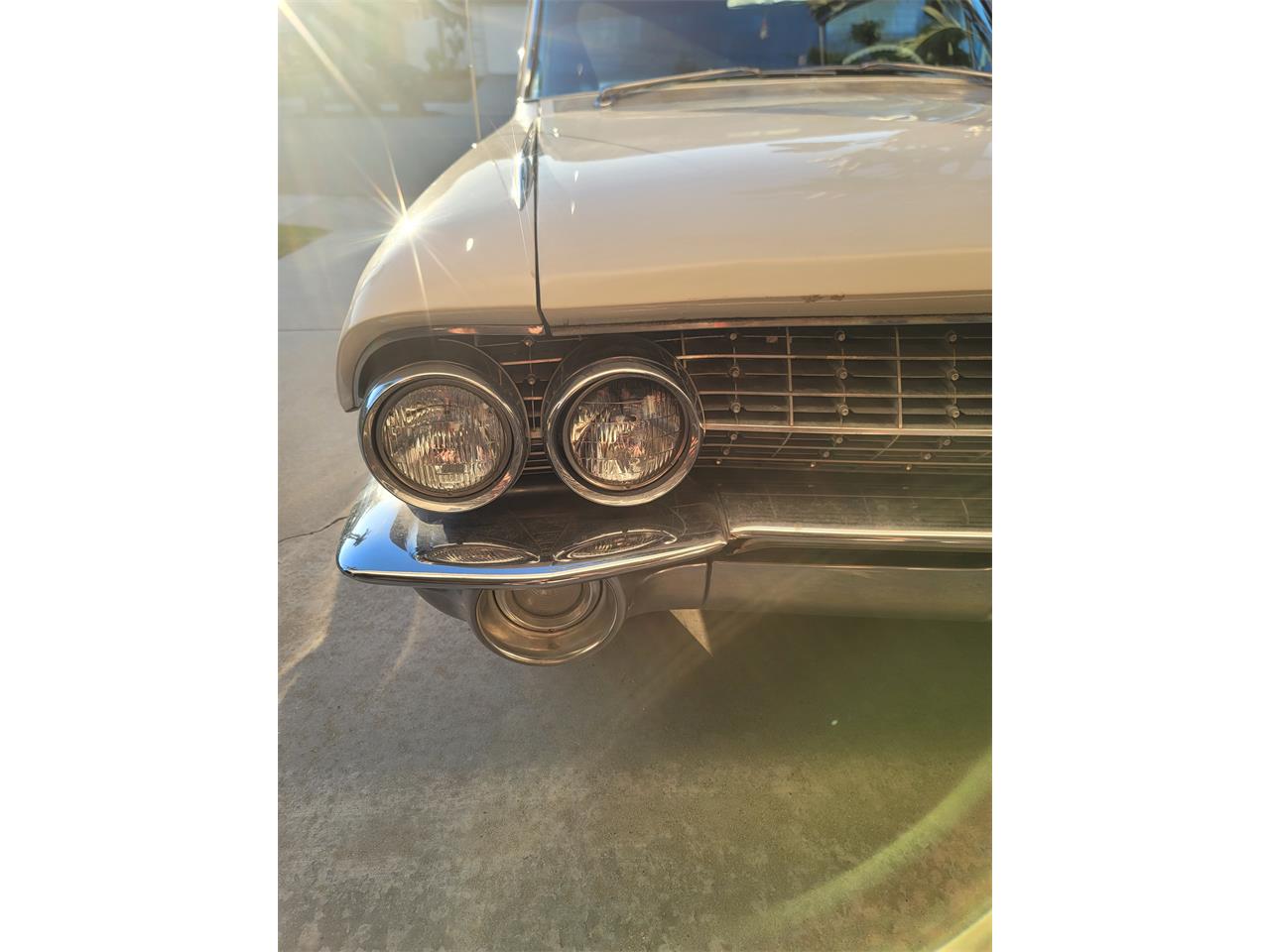 Cadillac-Deville-1961-White-Black-2