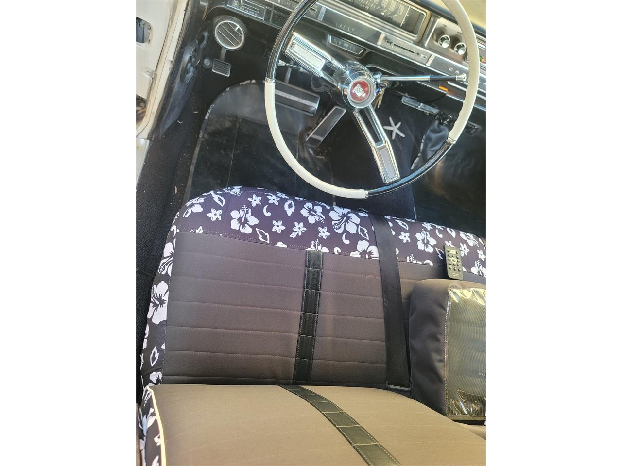 Cadillac-Deville-1961-White-Black-27