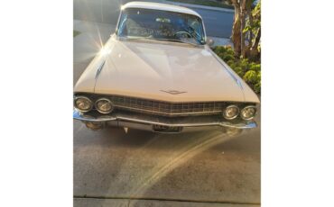Cadillac-Deville-1961-White-Black-3