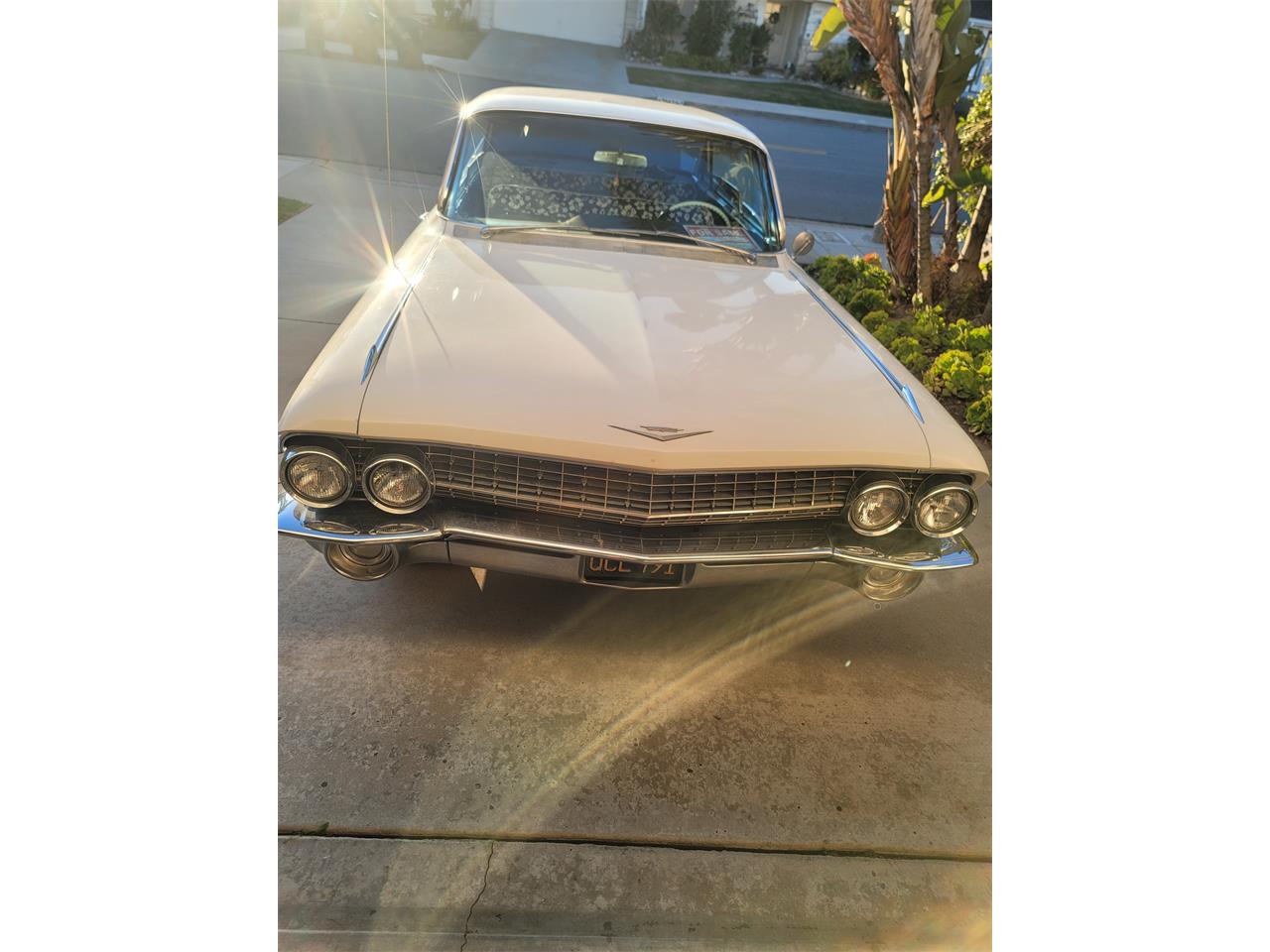 Cadillac-Deville-1961-White-Black-3
