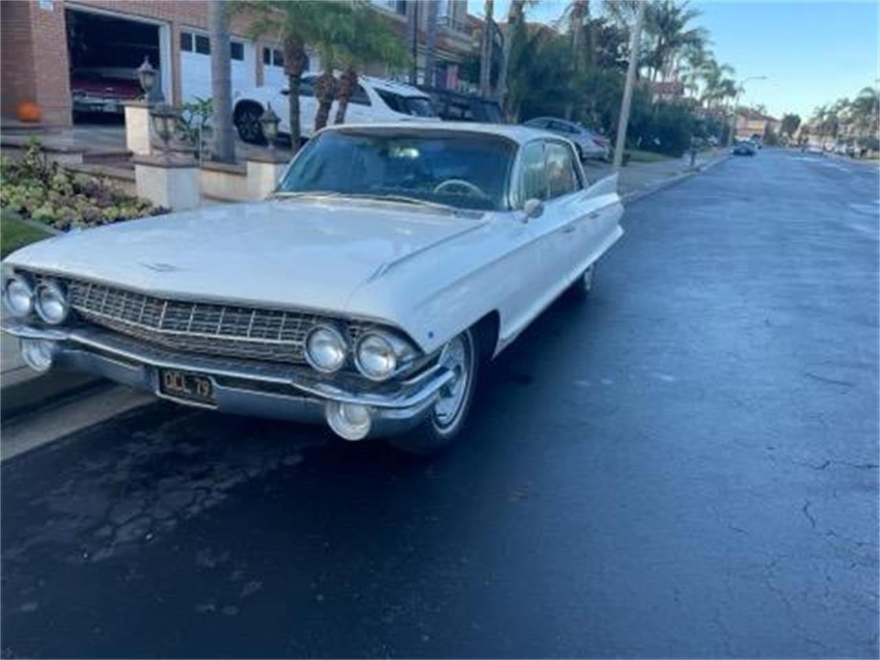 Cadillac-Deville-1961-White-Black-38