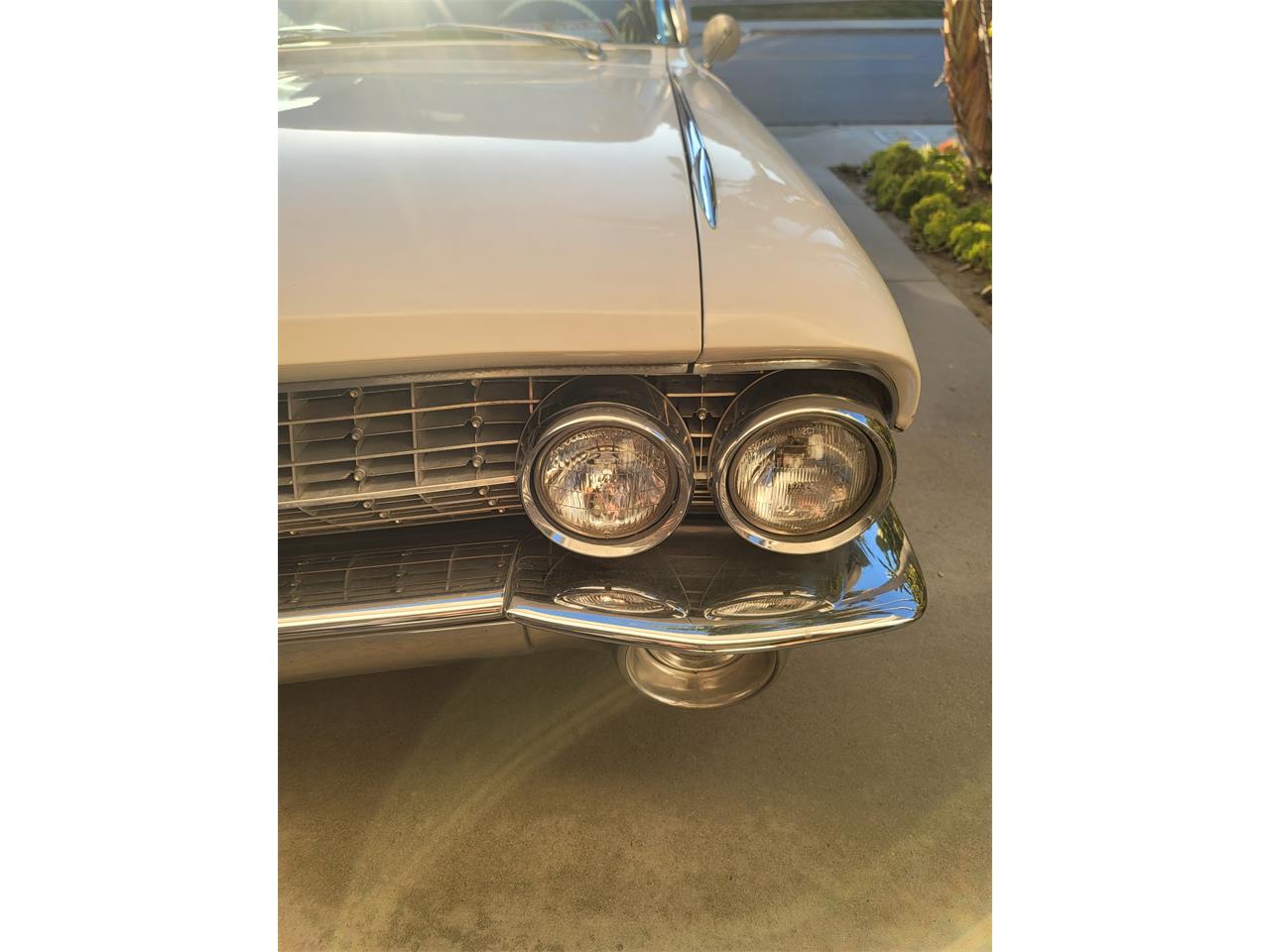 Cadillac-Deville-1961-White-Black-5