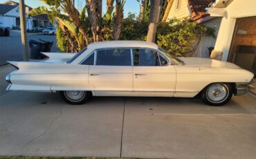 Cadillac-Deville-1961-White-Black-6
