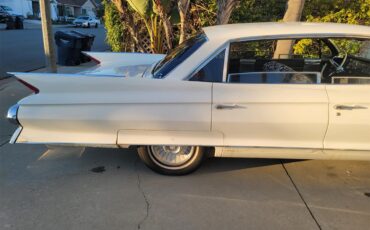 Cadillac-Deville-1961-White-Black-7