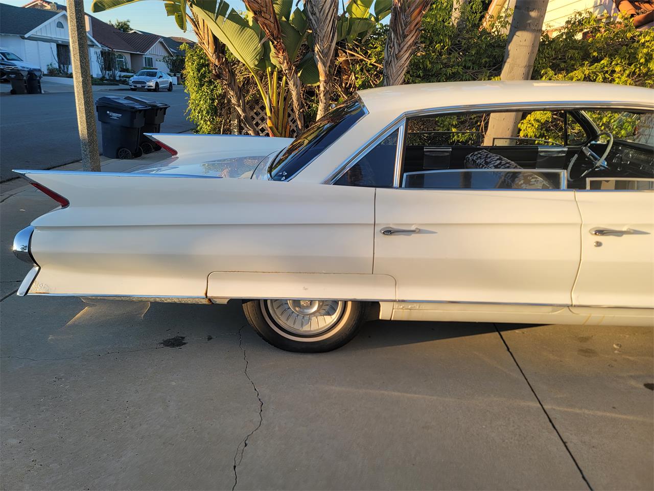 Cadillac-Deville-1961-White-Black-7
