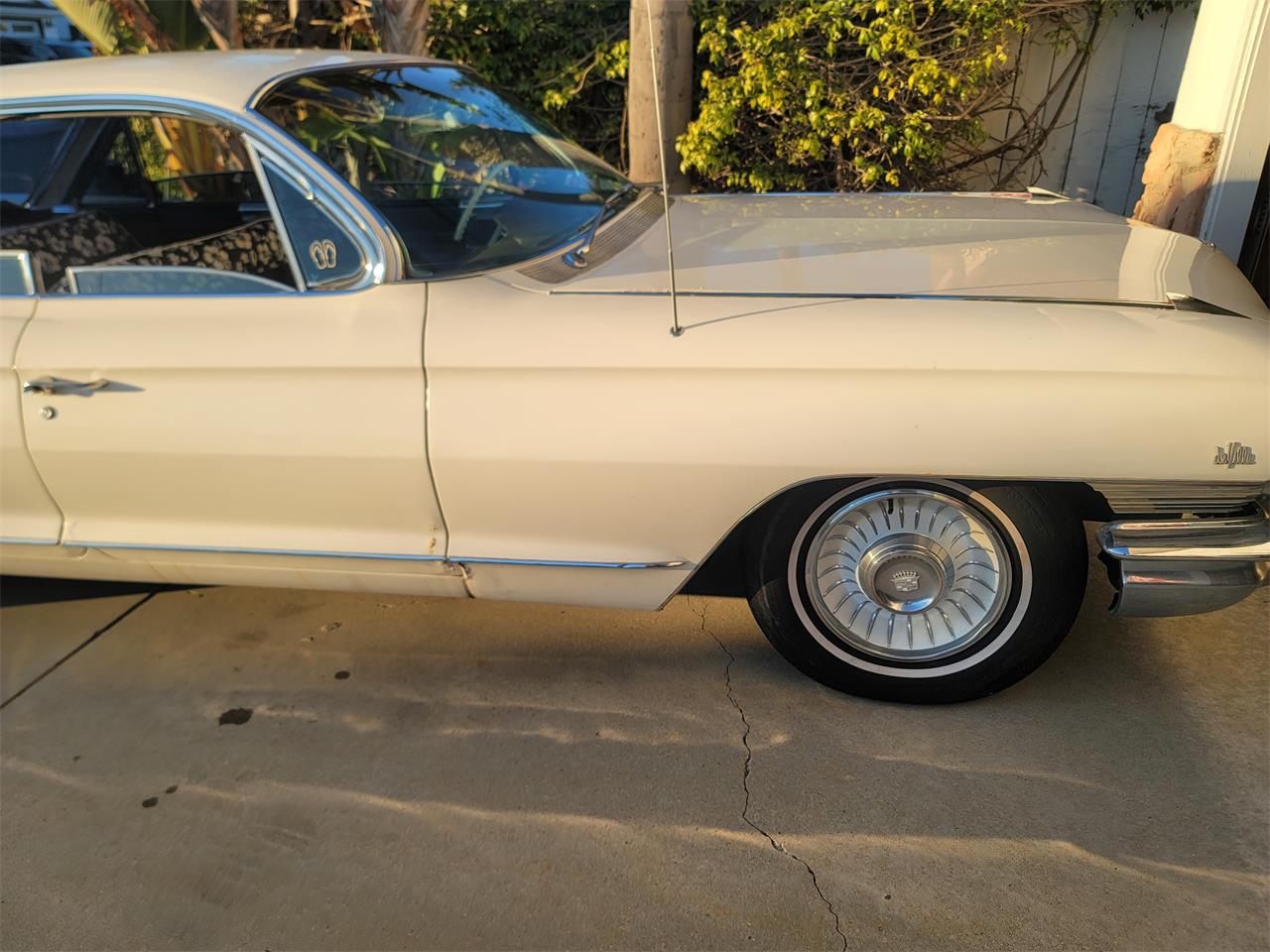Cadillac-Deville-1961-White-Black-8