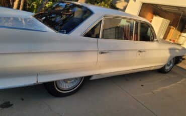 Cadillac-Deville-1961-White-Black-9