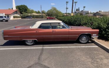 Cadillac-Deville-1967-Regent-Maroon-Ivory-2