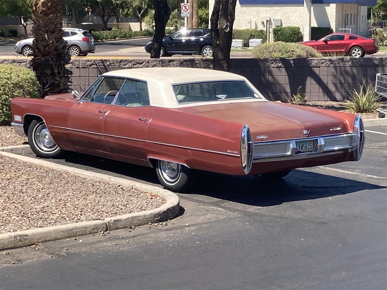 Cadillac-Deville-1967-Regent-Maroon-Ivory-4