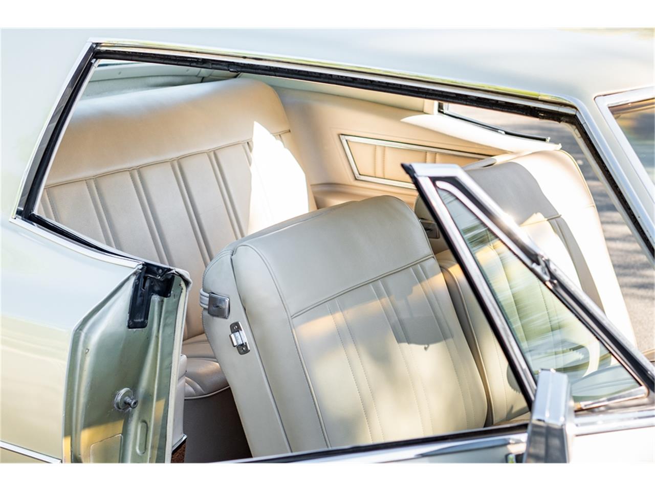 Cadillac-Deville-1968-Beige-Cream-25