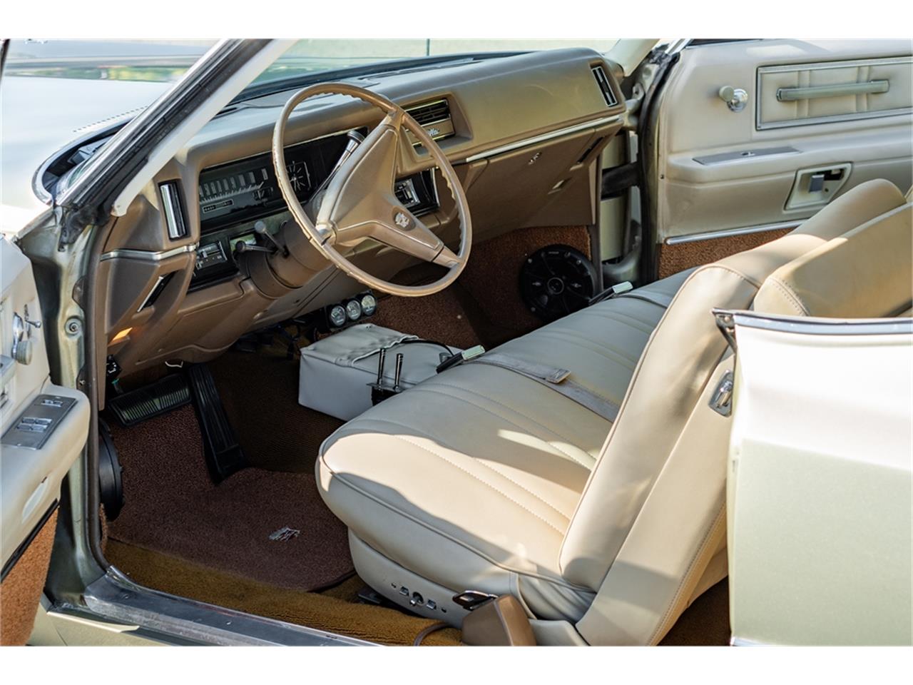 Cadillac-Deville-1968-Beige-Cream-33