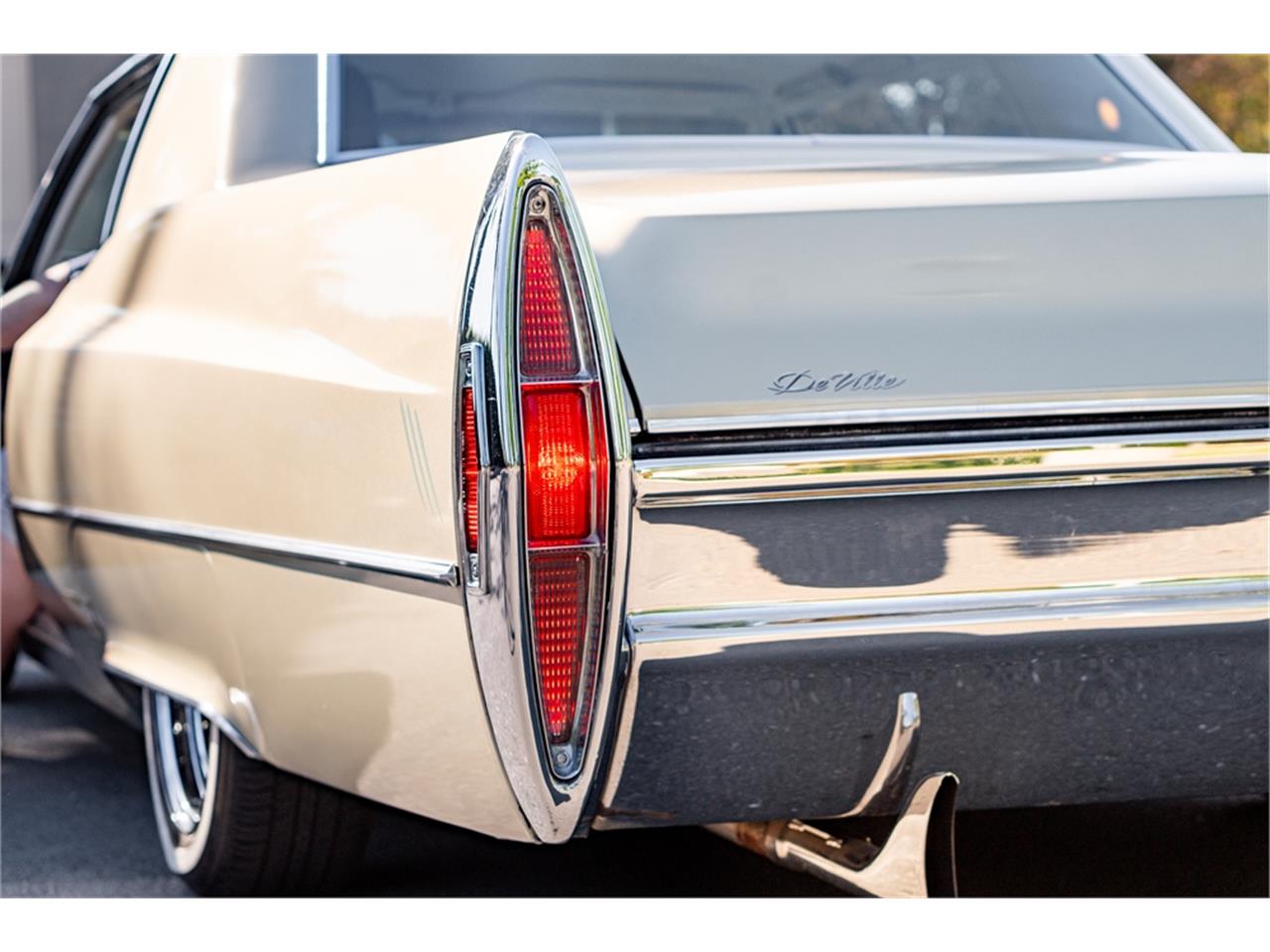 Cadillac-Deville-1968-Beige-Cream-43