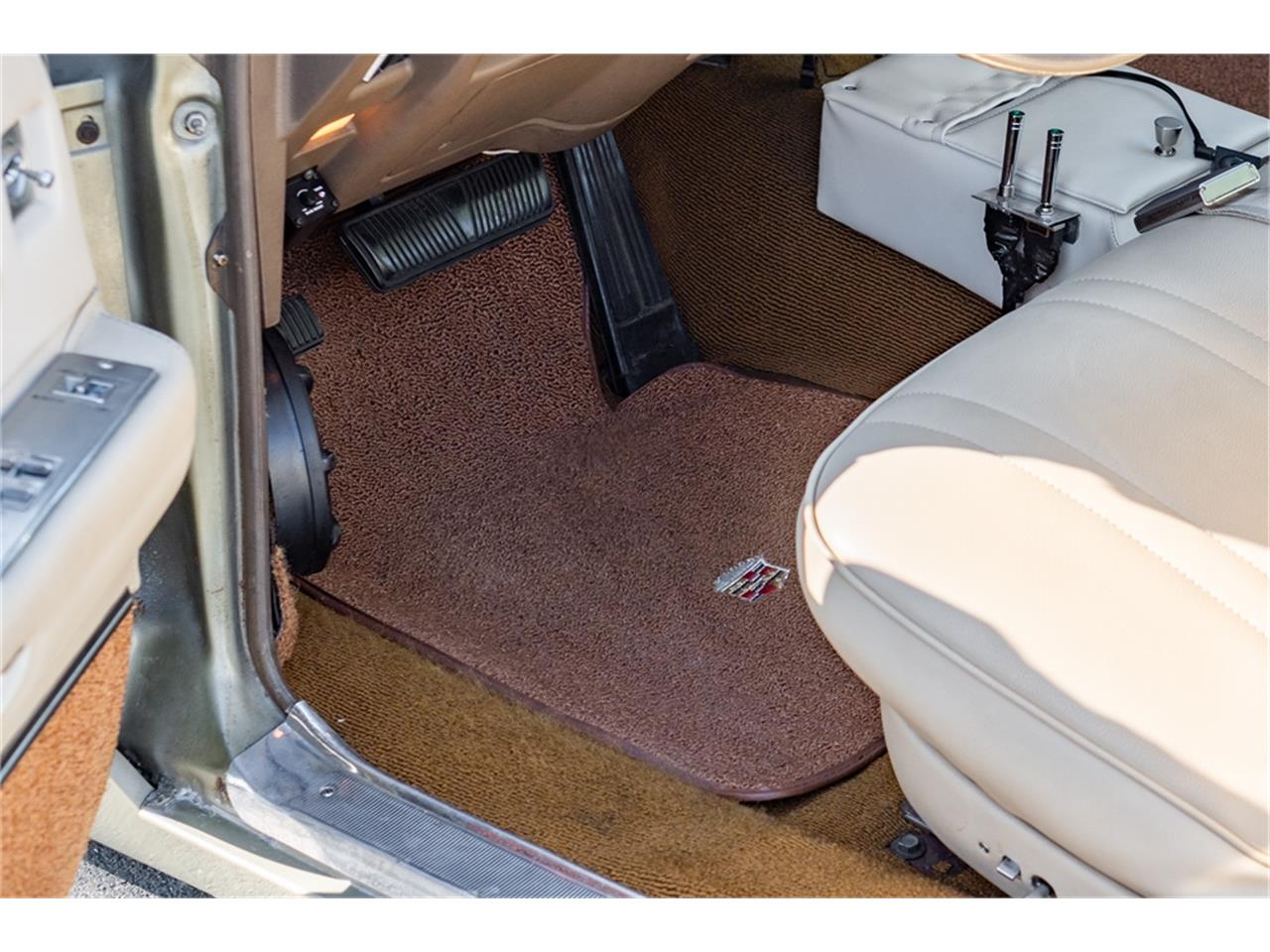 Cadillac-Deville-1968-Beige-Cream-7