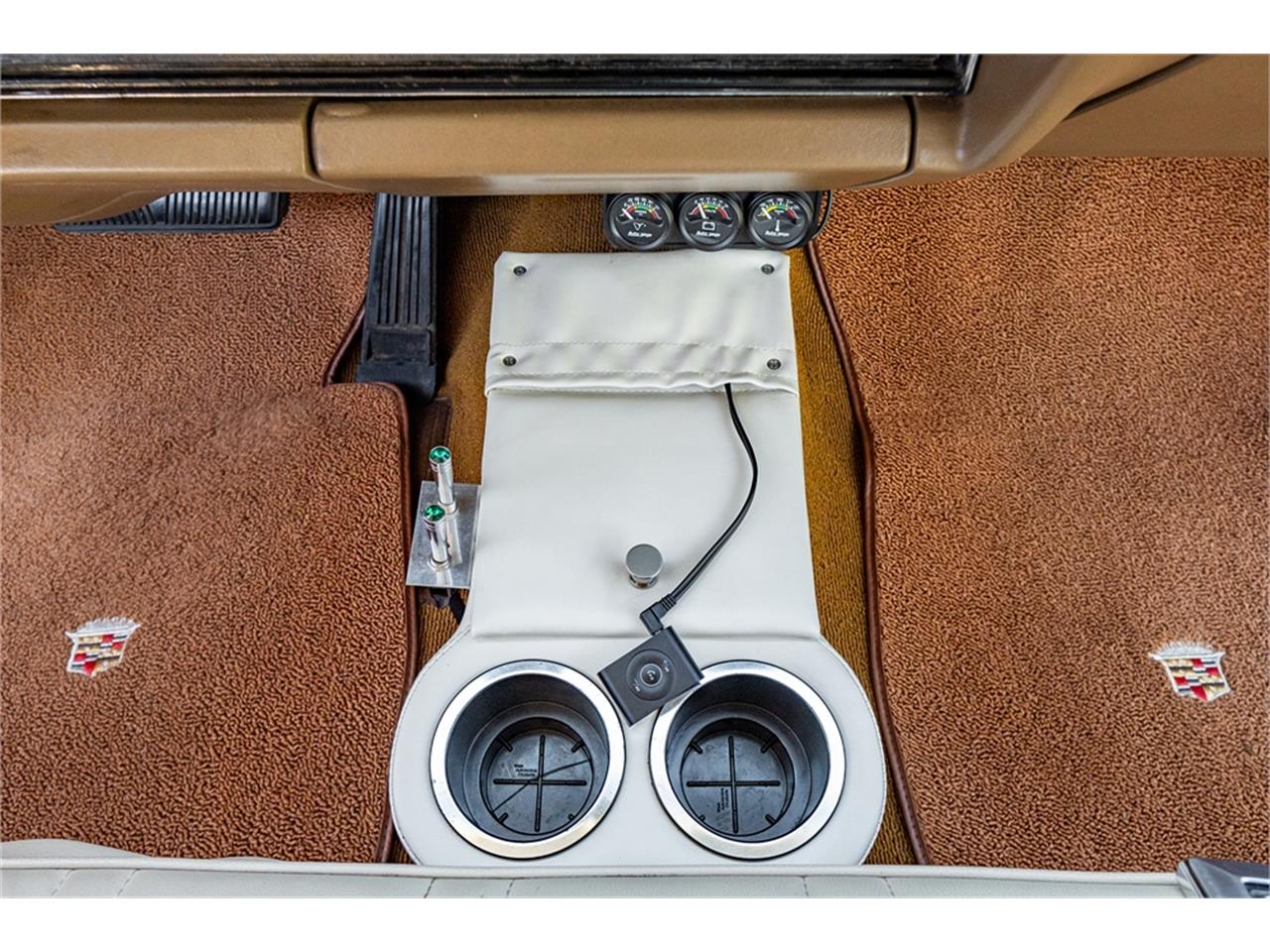 Cadillac-Deville-1968-Beige-Cream-73