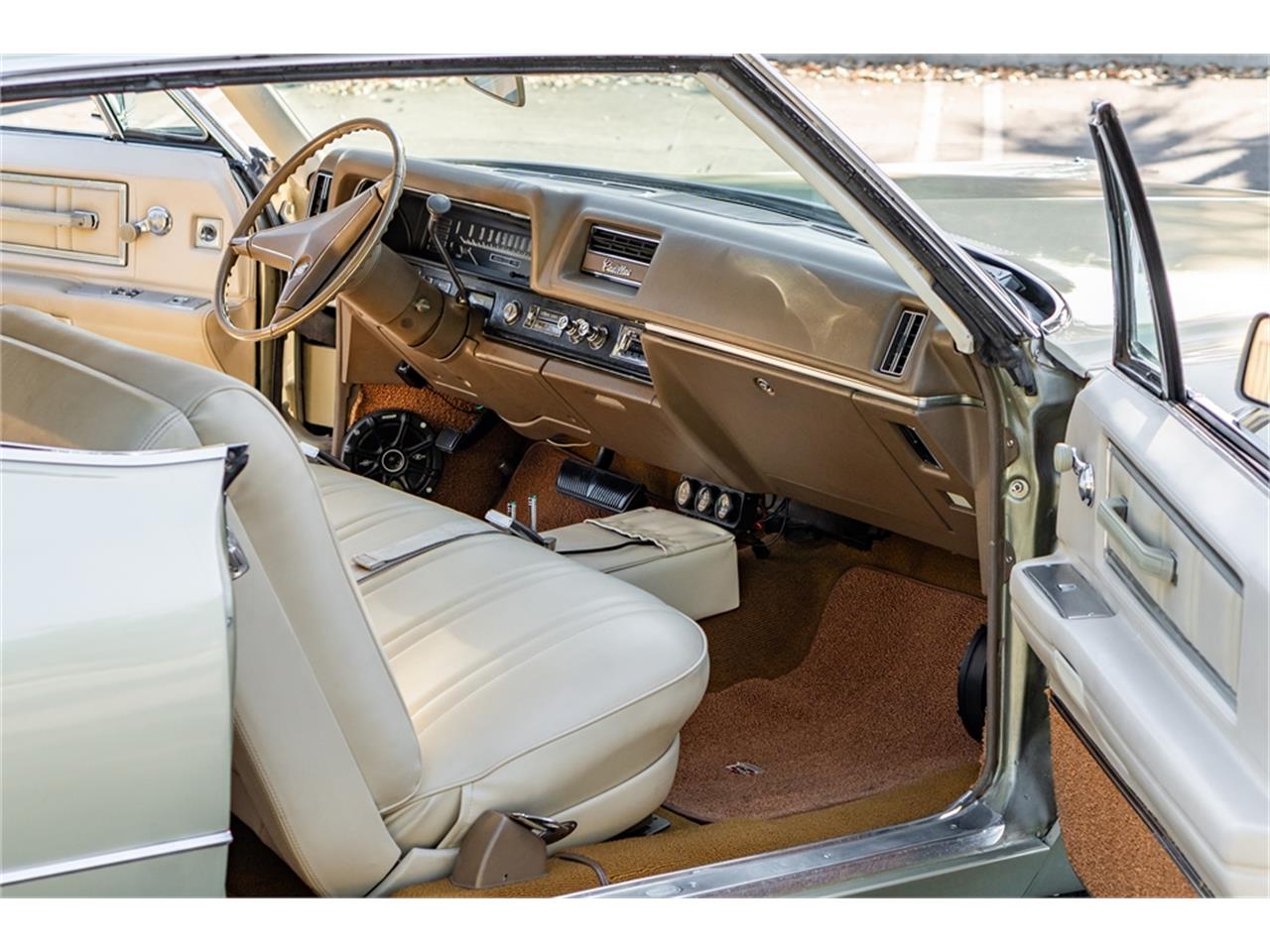 Cadillac-Deville-1968-Beige-Cream-80