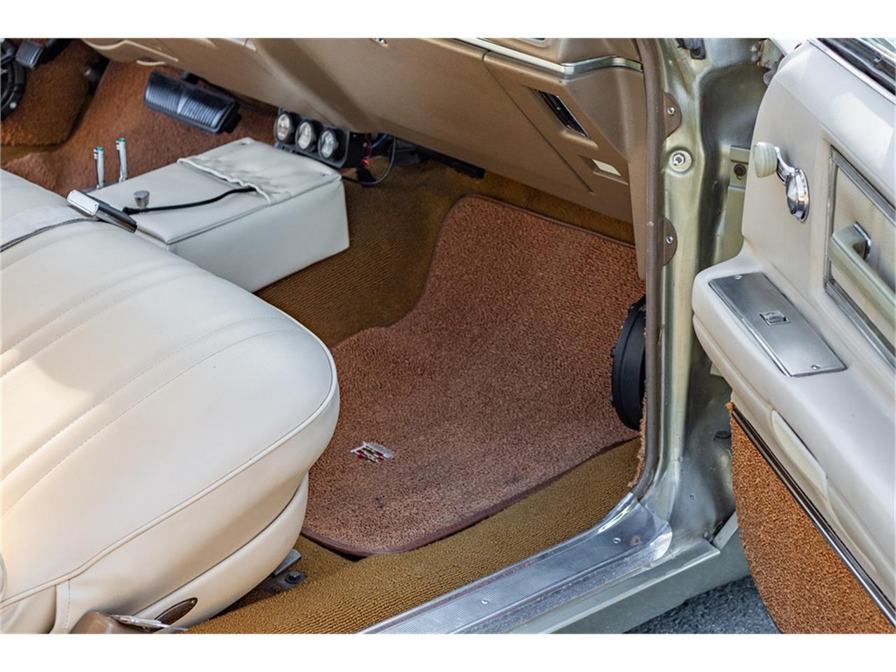 Cadillac-Deville-1968-Beige-Cream-86