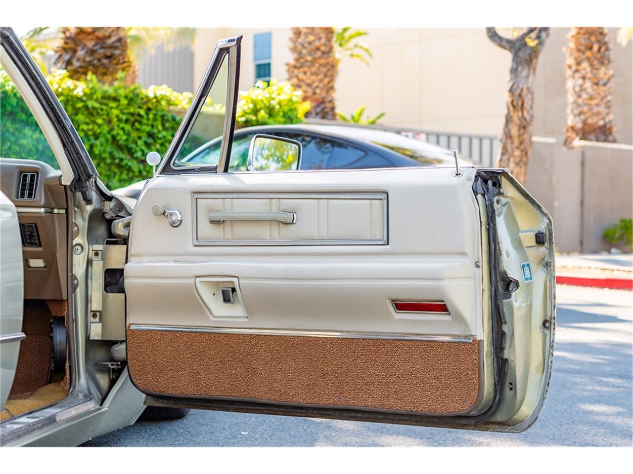 Cadillac-Deville-1968-Beige-Cream-89