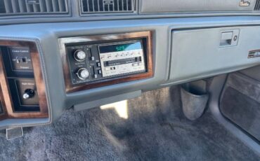 Cadillac-Deville-1988-10