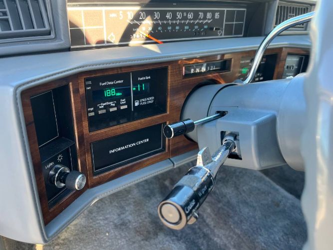 Cadillac-Deville-1988-11