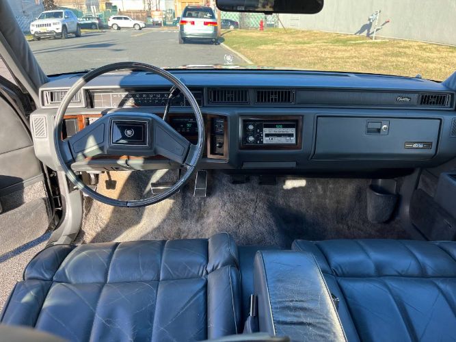 Cadillac-Deville-1988-13