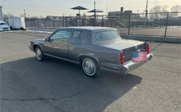 Cadillac-Deville-1988-15