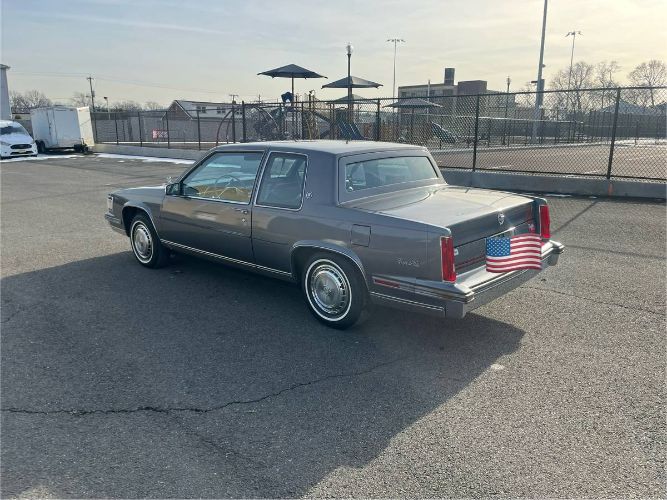 Cadillac-Deville-1988-15